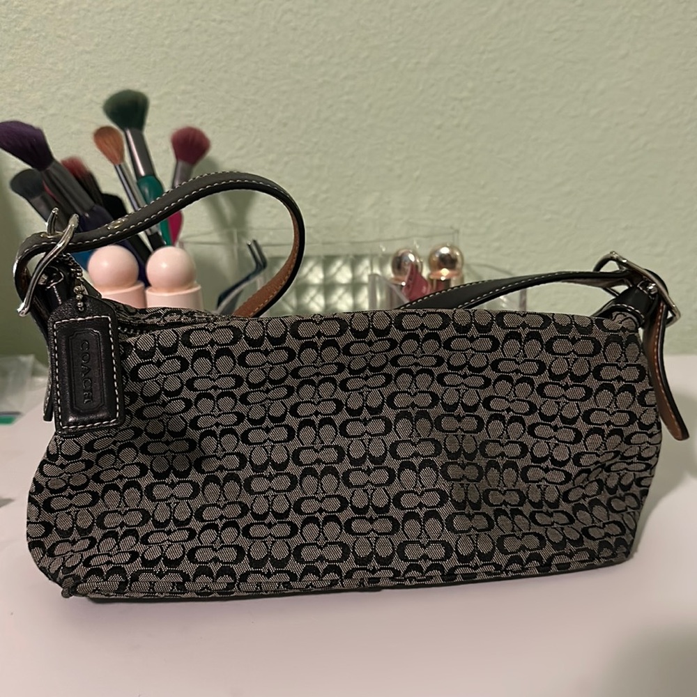 Black shoulder bag coach